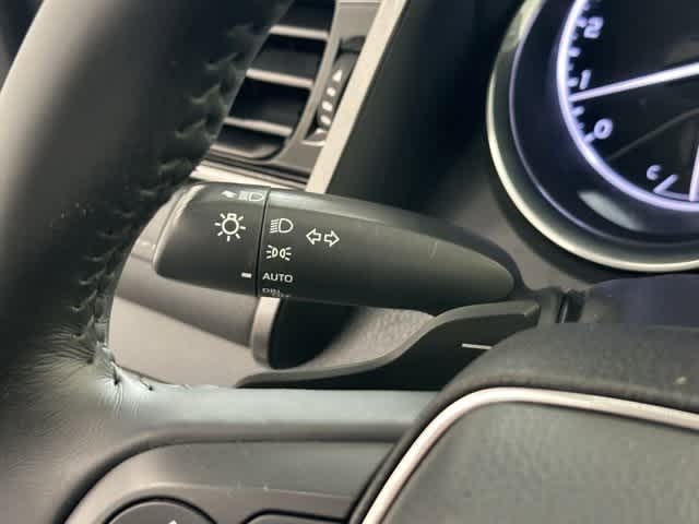 Vehicle image 18 of 25