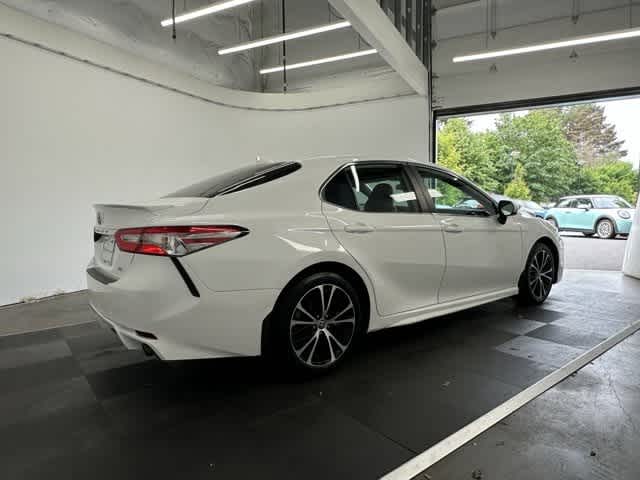 Vehicle image 4 of 25