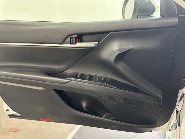 Vehicle image 16 of 25
