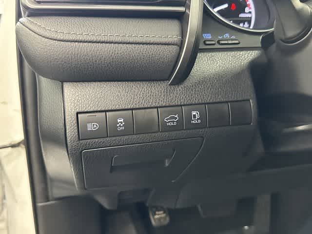 Vehicle image 17 of 25