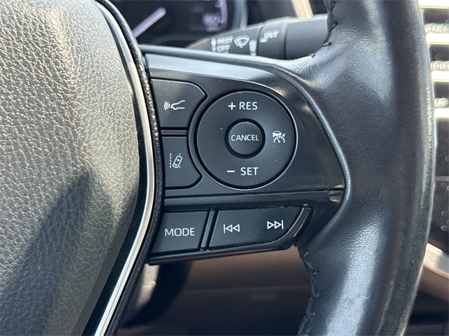 Vehicle image 21 of 25