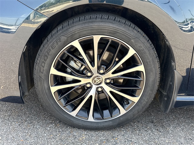 Vehicle image 9 of 25
