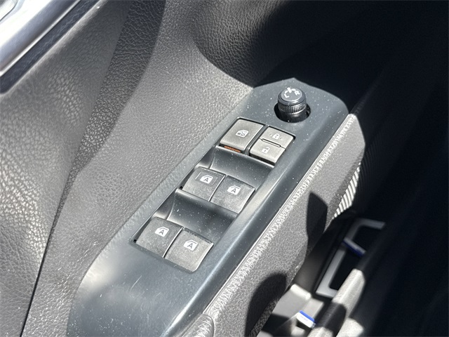 Vehicle image 18 of 25