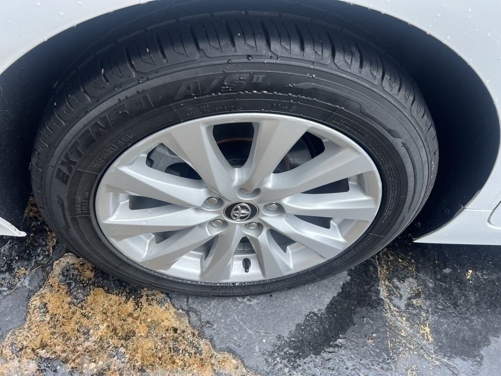 Vehicle image 12 of 37