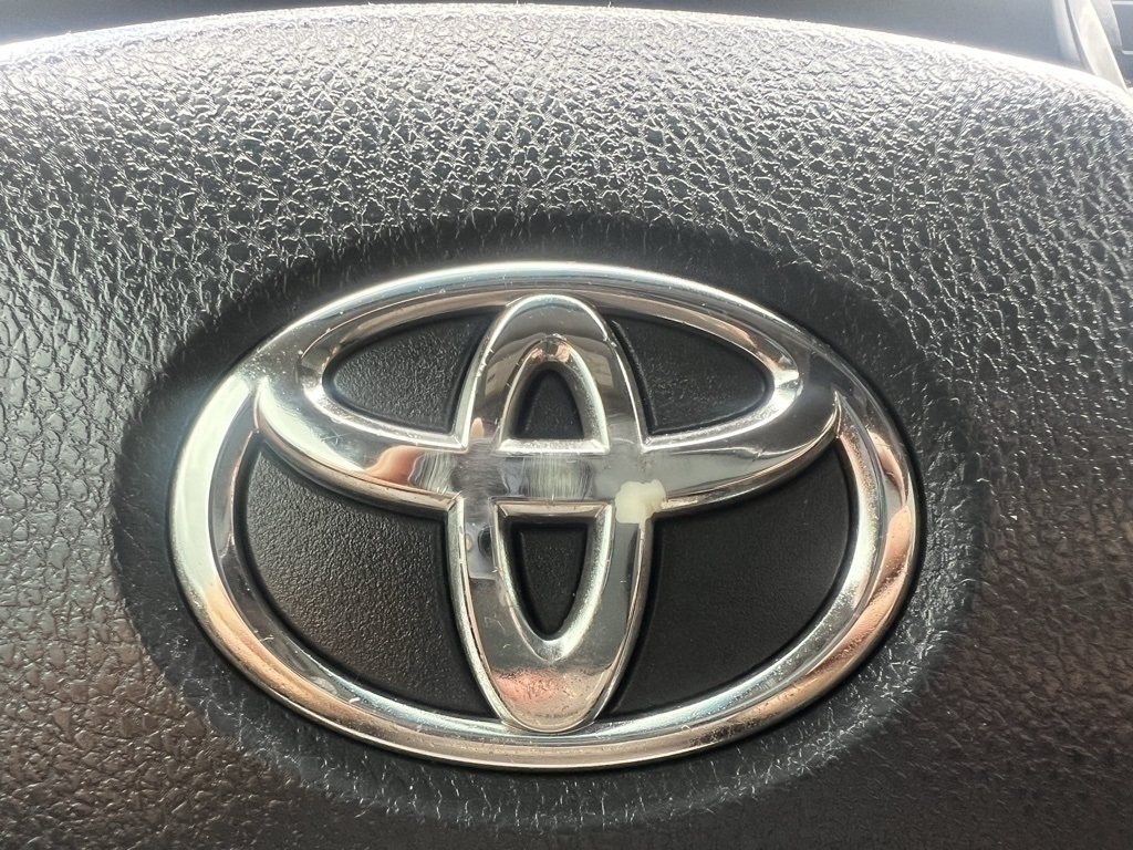 Vehicle image 32 of 37