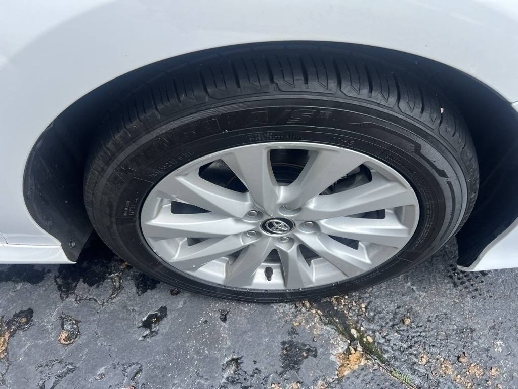 Vehicle image 13 of 37