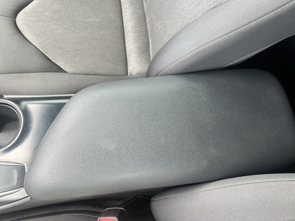 Vehicle image 27 of 37