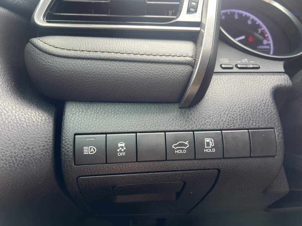 Vehicle image 34 of 37