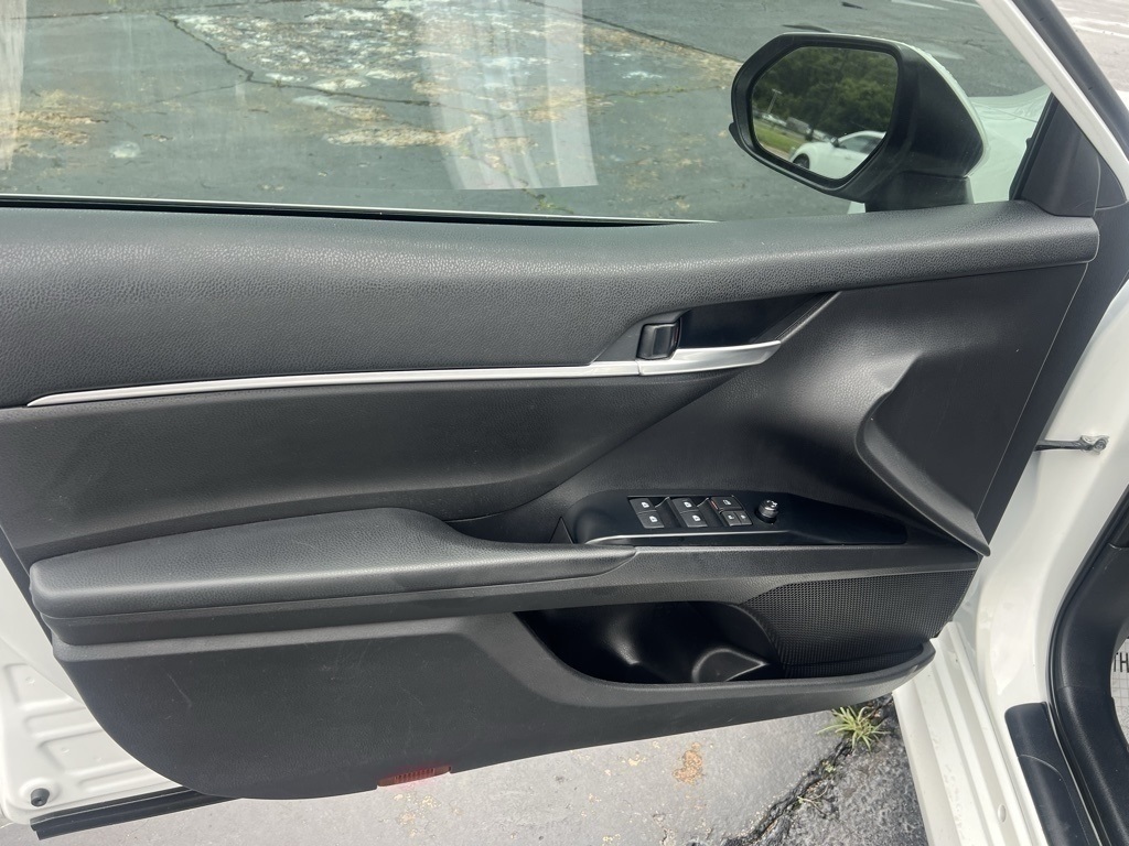 Vehicle image 21 of 37