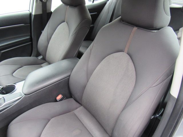 Vehicle image 10 of 21