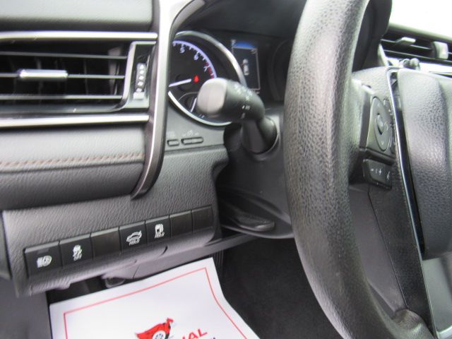 Vehicle image 18 of 21
