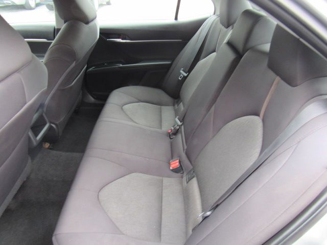 Vehicle image 11 of 21