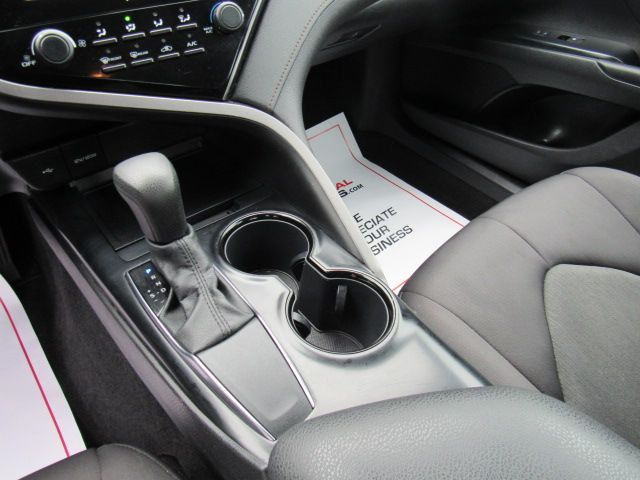 Vehicle image 14 of 21