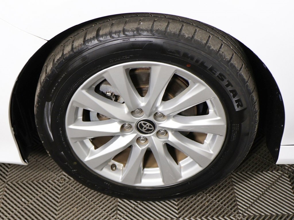 Vehicle image 14 of 60