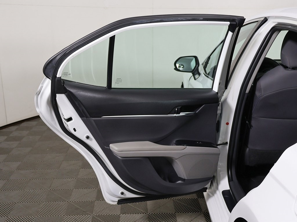 Vehicle image 18 of 60