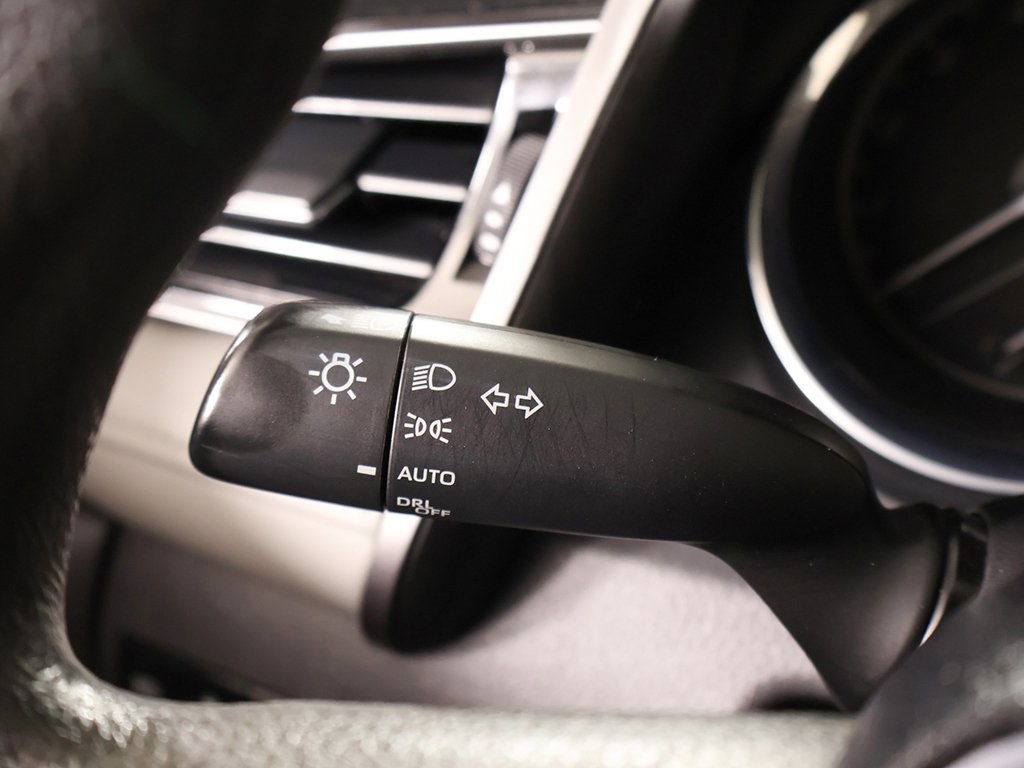 Vehicle image 33 of 60