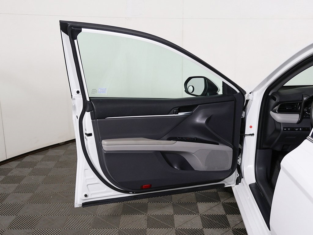Vehicle image 16 of 60
