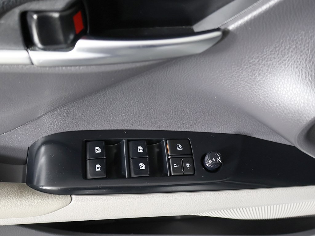 Vehicle image 27 of 60