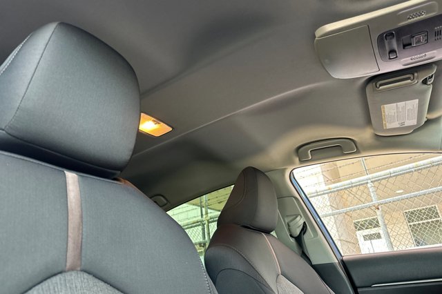 Vehicle image 16 of 25