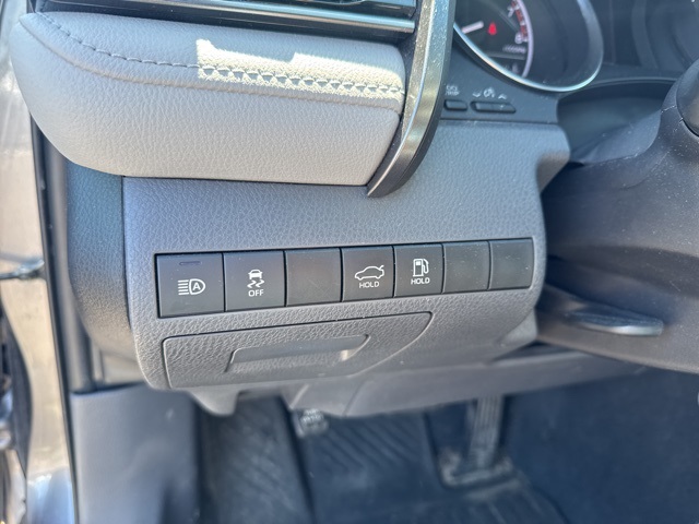 Vehicle image 21 of 29