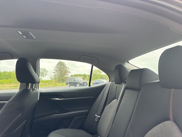 Vehicle image 8 of 20