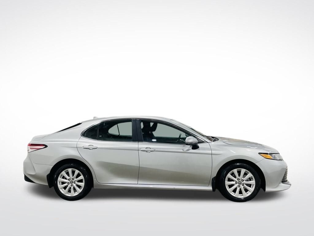 Vehicle image 9 of 62