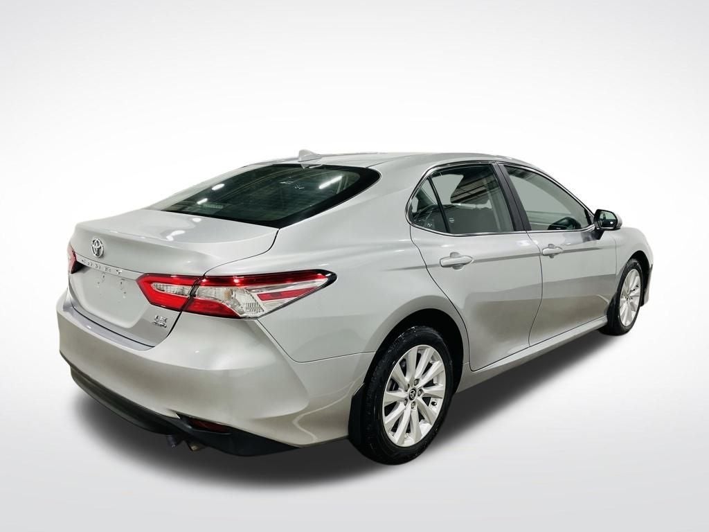 Vehicle image 10 of 62