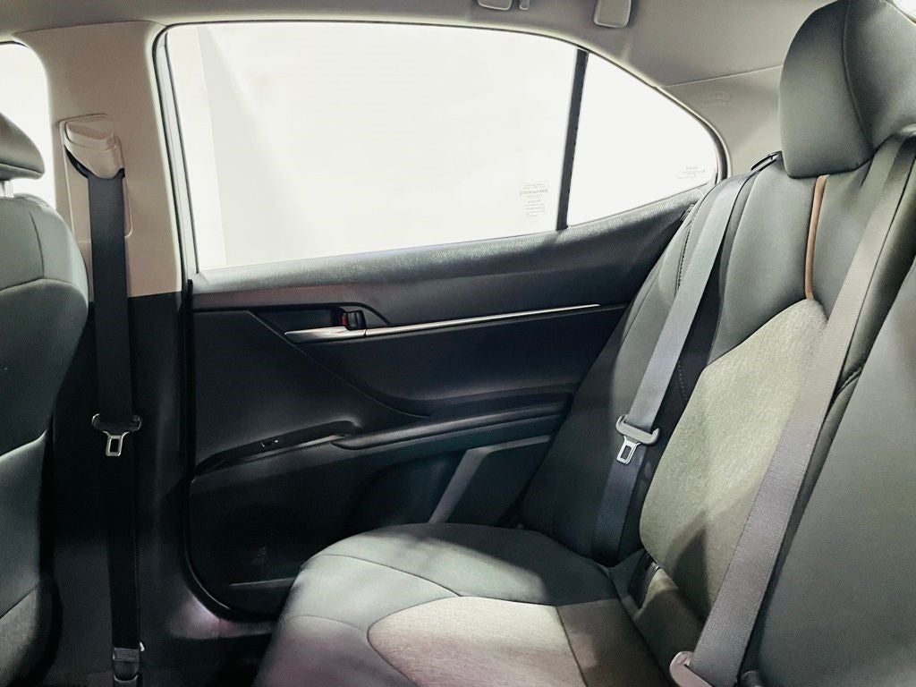 Vehicle image 25 of 62