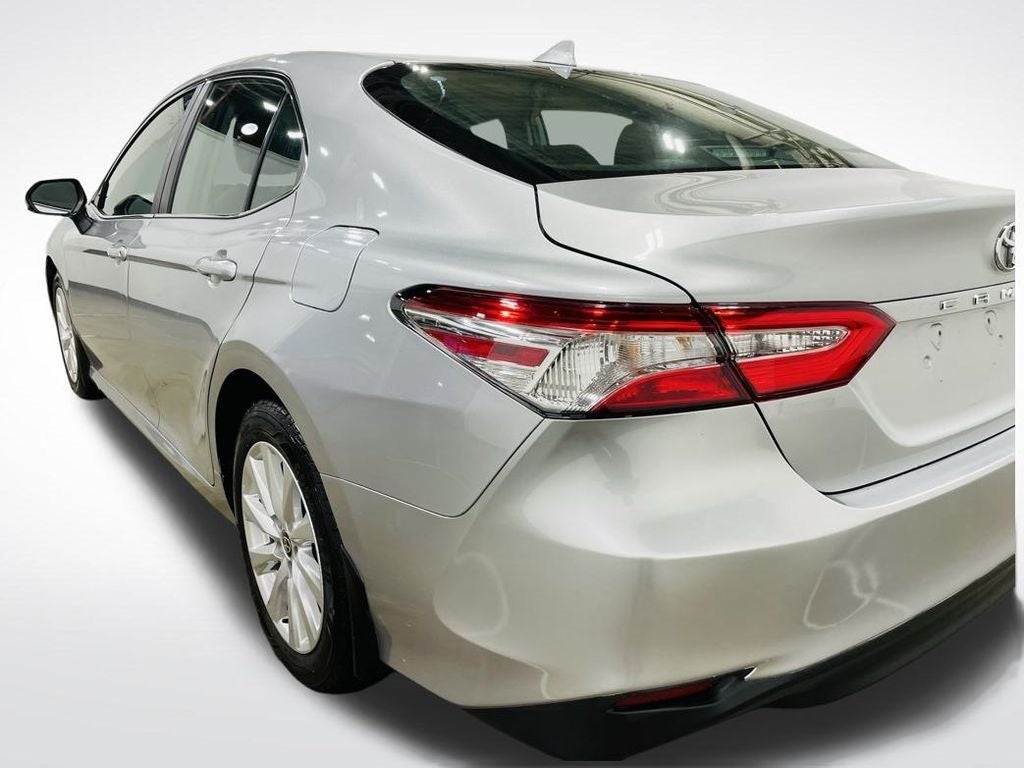 Vehicle image 15 of 62