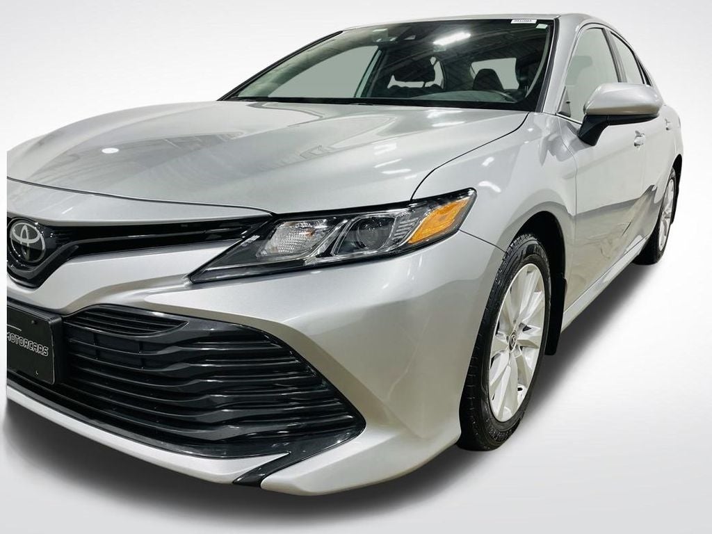 Vehicle image 4 of 62