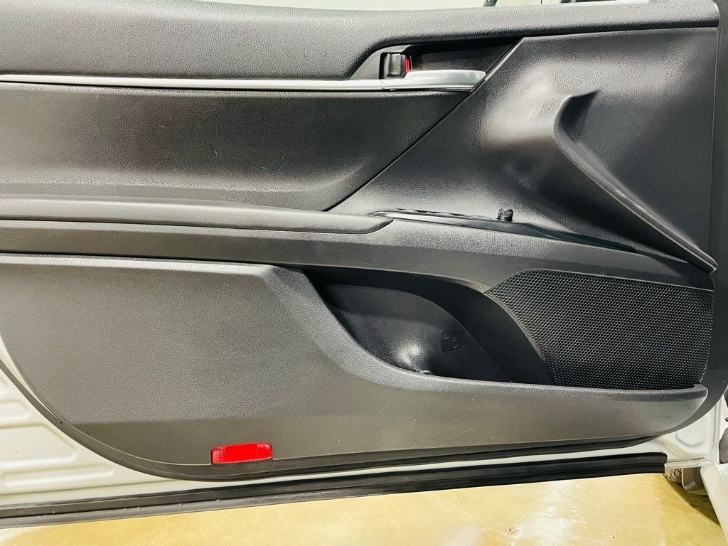 Vehicle image 32 of 62