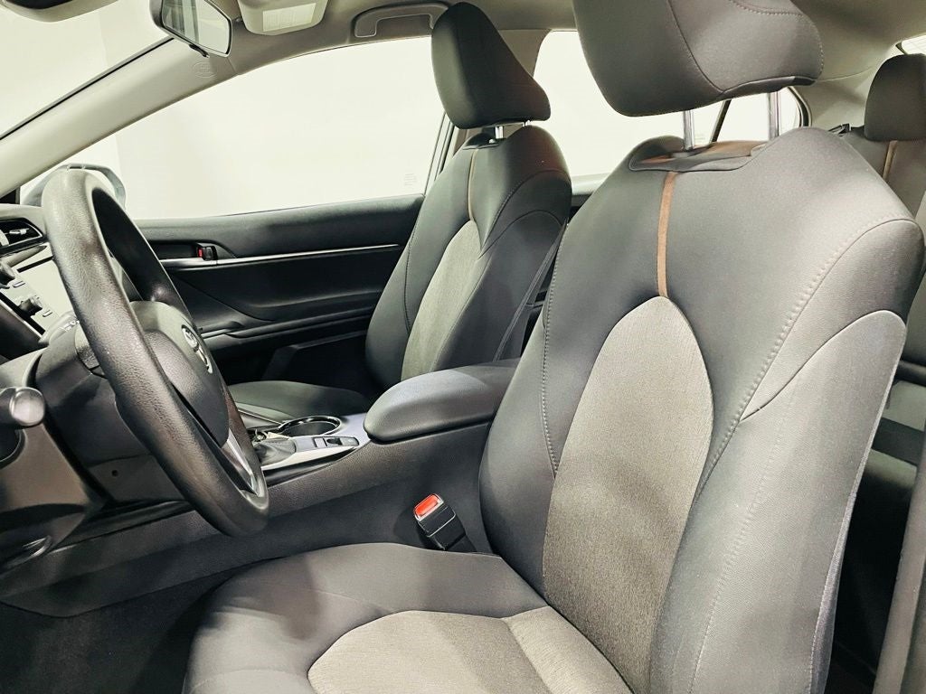 Vehicle image 19 of 62