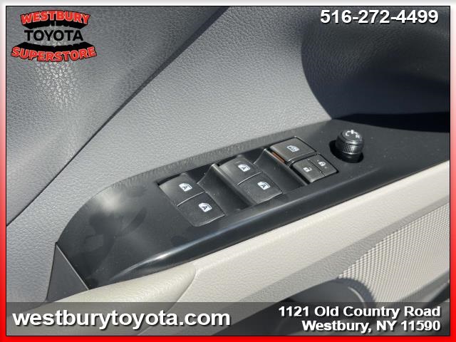 Vehicle image 27 of 36