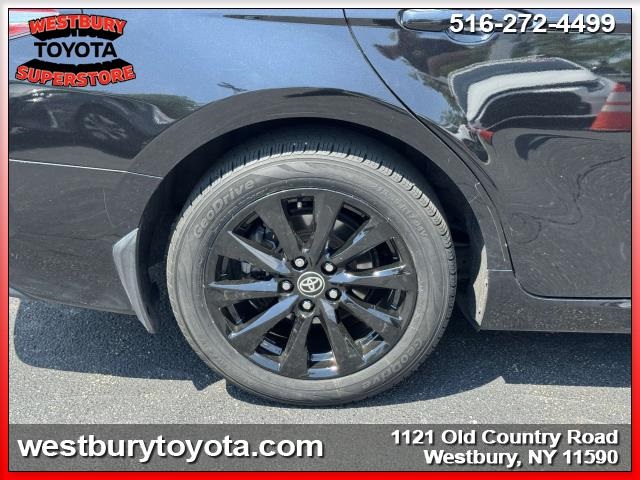 Vehicle image 21 of 36