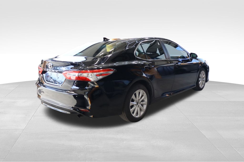 Vehicle image 4 of 37