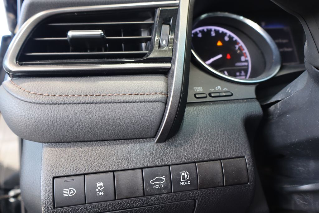 Vehicle image 25 of 37
