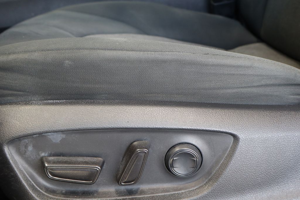 Vehicle image 24 of 37