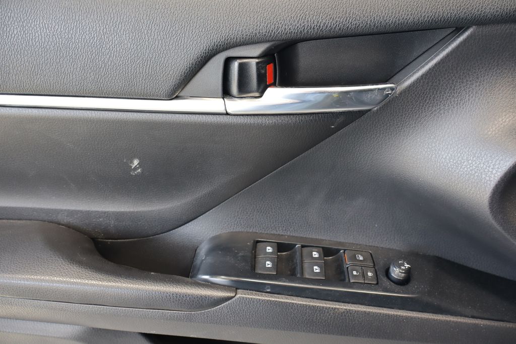 Vehicle image 32 of 37