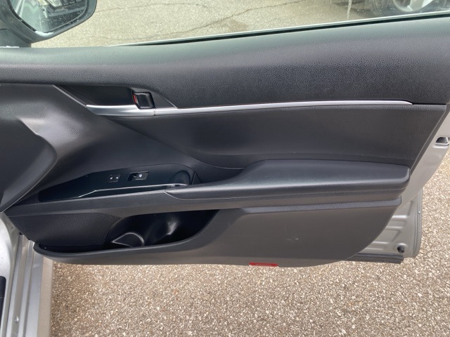 Vehicle image 28 of 32
