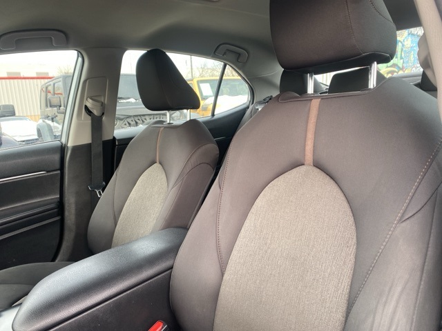 Vehicle image 9 of 32