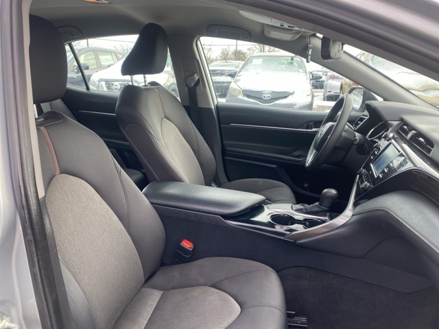 Vehicle image 27 of 32