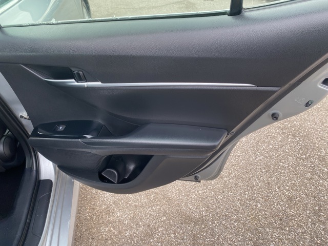 Vehicle image 24 of 32