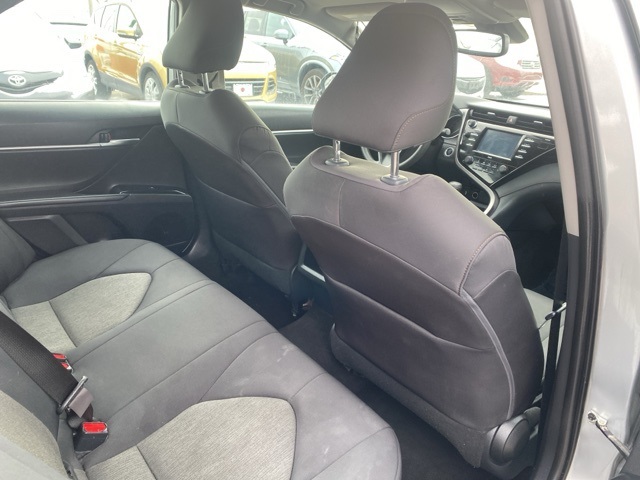 Vehicle image 21 of 32