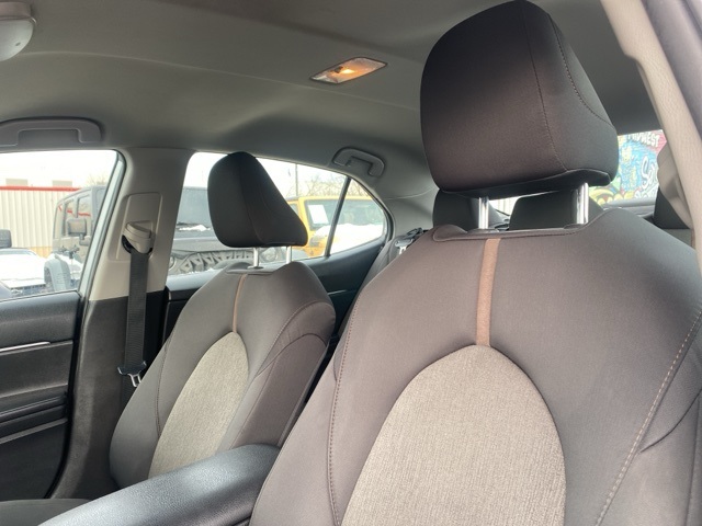 Vehicle image 10 of 32