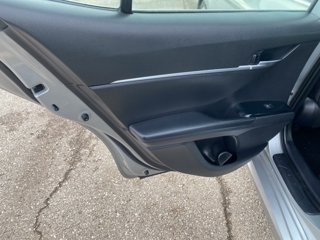 Vehicle image 19 of 32