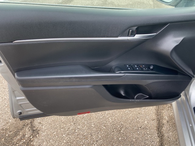 Vehicle image 15 of 32