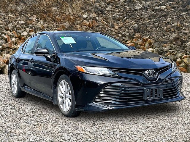 2020 Toyota Camry LE Image 3 of 30