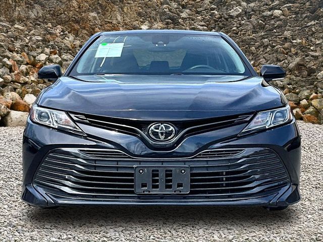 2020 Toyota Camry LE Image 2 of 30