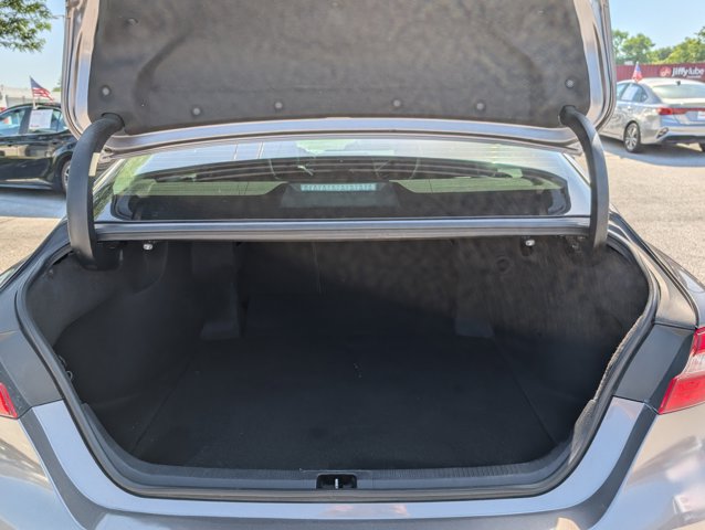 Vehicle image 11 of 26
