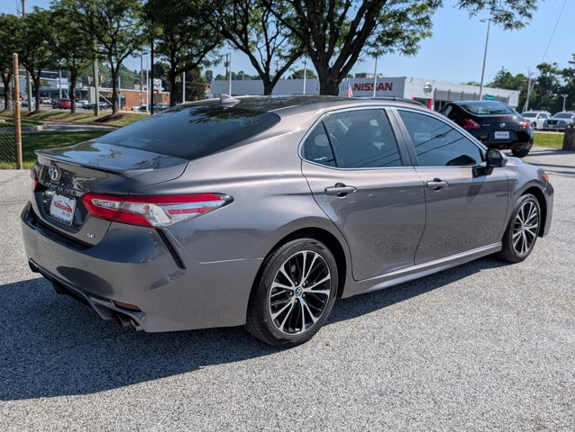 Vehicle image 6 of 26